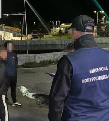 На Закарпатті адвоката підозрюють в організації незаконного переправлення чоловіків під видом перевізників гуманітарних вантажів