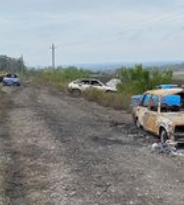 Оккупанты расстреляли колону гражданских автомобилей между Сватово и Купянском: фото 18+