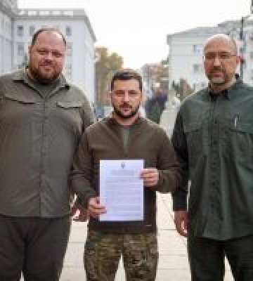 Ми робимо свій визначальний крок, підписуючи заявку України на вступ у пришвидшеному порядку до НАТО