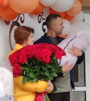 Військового медика Мар&#039;яну Мамонову з донькою виписали з Волинського перинатального центру. Фото