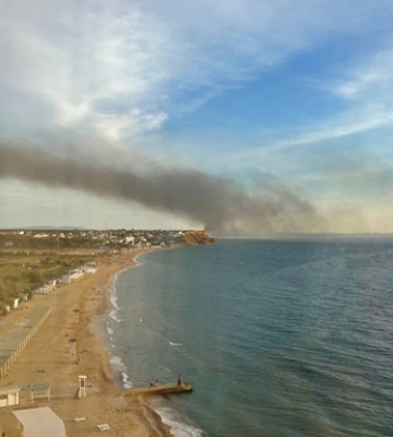 На військовій базі Севастополя вибухи - соцмережі