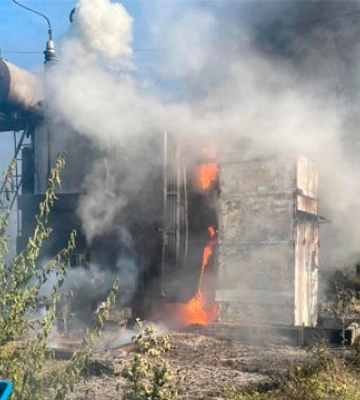 Окупанти обстріляли Слов’янську ТЕС: пошкоджено обладнання, виникла пожежа