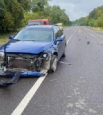 Небезпечний маневр: неподалік Луцька Porshe в&#039;їхало в автомобіль Mazda