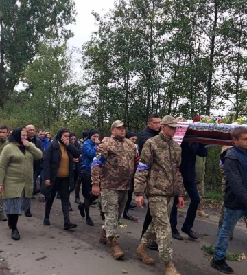 Проводжали всієї громадою: на Волині попрощалися із військовим Сергієм Огребчуком