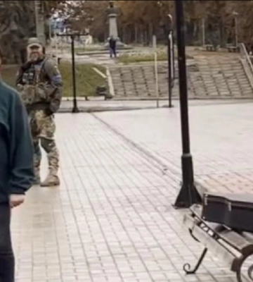 “Разом можемо все”: Вакарчук заспівав “Червону руту” з ізюмчанами (відео)