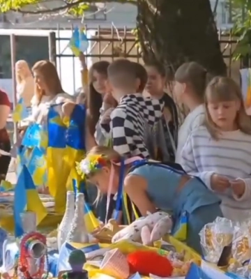 &quot;Дорослі вчинки дітей&quot;: учні однієї з одеських шкіл заробили та передали гроші на потреби ЗСУ, - ВІДЕО