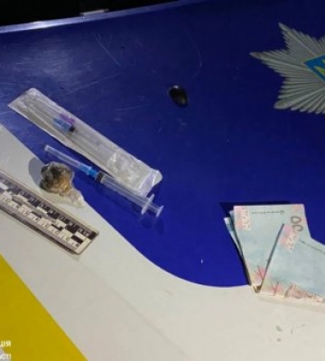 В Ужгороді чоловіки, яких затримали з наркотиками, хотіли відкупитися