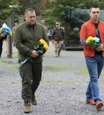 У Дніпрі в День територіальної оборони вшанували полеглих захисників України