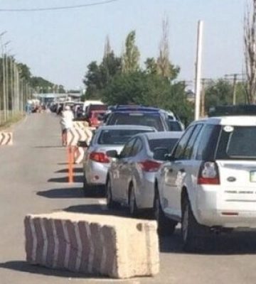 Виїзд евакуаційного транспорту та волонтерів із Запоріжжя до окупованих територій тимчасово призупинили