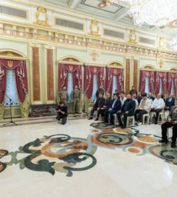 Зеленський відзначив освітян Закарпаття почесними званнями