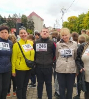В Тячеві вперше відбувся патріотичний забіг «Шаную воїнів, біжу за героїв України»