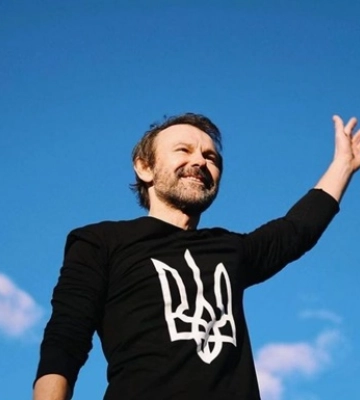 Святослав Вакарчук разом із жителями Ізюма заспівав Червону руту