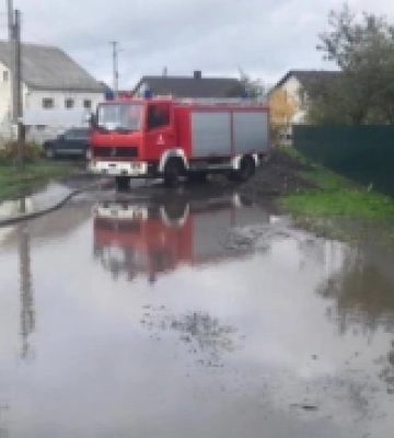 Любомль підтопило: із обійсть містян рятувальники викачували воду