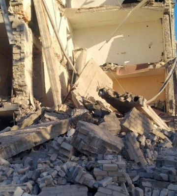 Окупанти влучили в гуртожиток у Часовому Яру: під завалами люди