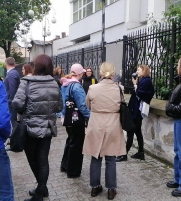 У Львові перевіряють повідомлення про замінування ринку та двох судів