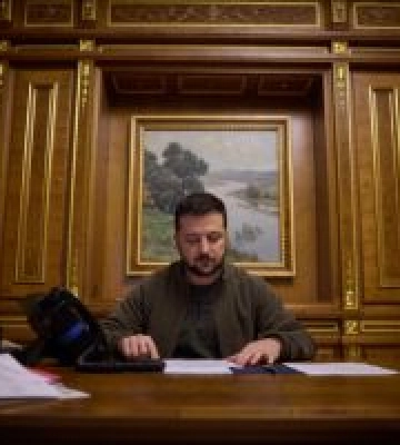 Володимир Зеленський провів телефонну розмову із Президентом Франції