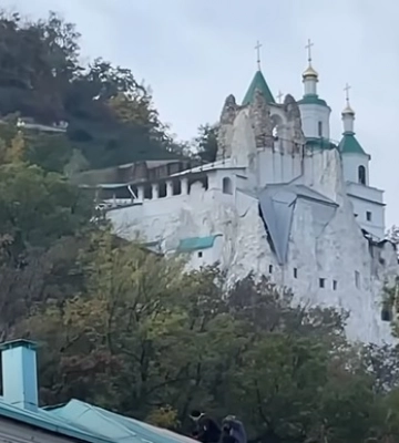 Одесская епархия УПЦ доставила гуманитарный груз в Святогорскую лавру