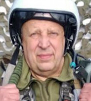 У Бучі сьогодні попрощались з полковником ЗСУ “Дідом”, який керував “привидами Києва” (відео)