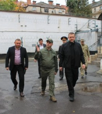 Керівник Закарпатської обласної прокуратури поспілкувався з ув’язненими в ДУ «Закарпатська УВП (№ 9)» під час особистого прийому