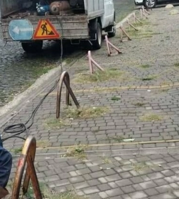 В Одесі демонтували незаконно встановлені юніпаркери