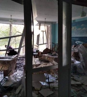 Россияне обстреляли больницу в Купянском районе: здание почти полностью разрушено, есть жертва