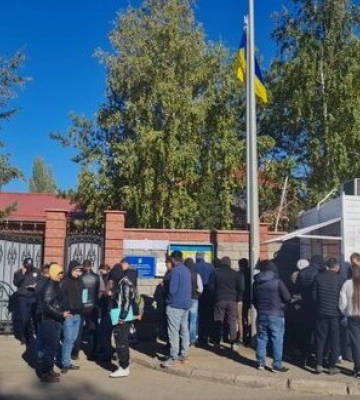 Кримчани, які втекли від мобілізації, хочуть отримати українські закордонні паспорти