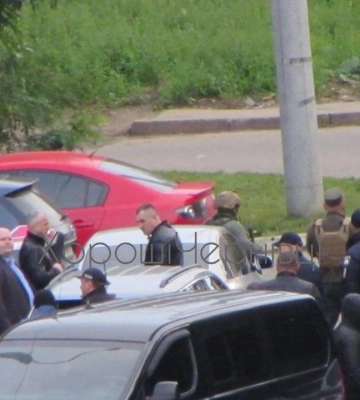 У Чернівцях при затриманні загинула поліцейська, підозрюваний сховався у багатоповерхівці