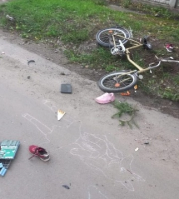 На Киевщине водитель насмерть сбил двух девочек