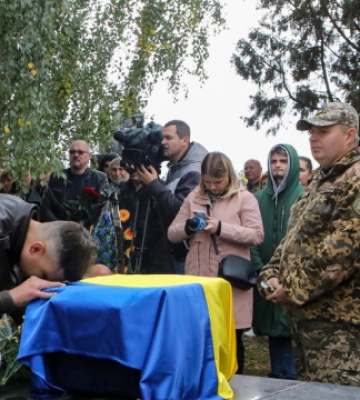 Командовал "Призраками Киева": в Буче провели в последний путь легендарного летчика Матюшенко – включение (Видео)