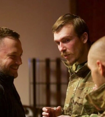 П’ятеро командирів «Азову» зустрілися зі своїми родичами у Туреччині – ОП