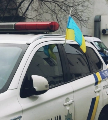 В Черновцах мужчина, которого задерживали за развращение детей, застрелил полицейскую
