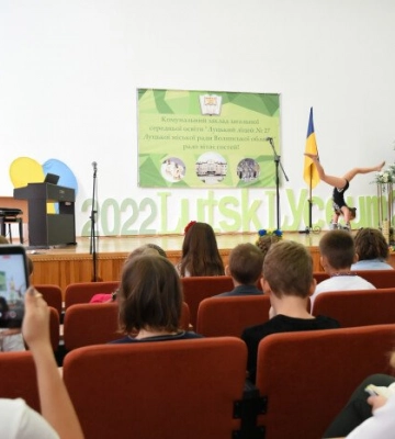 Аби розкрити здібності та розвинути захоплення: у луцькому ліцеї відбулося «Шоу талантів»