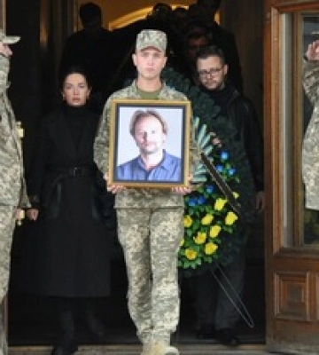 Загинув під час штурму: фото та відео прощання у Києві із солістом балету Національної опери