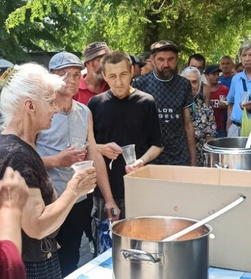 Благотворительный фонд передал продукты для кормления малоимущих в Днепре
