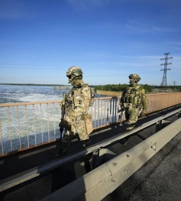 Жителі визволеної Новопетрівки на Херсонщині зустрічають українських захисників. ВIДЕО