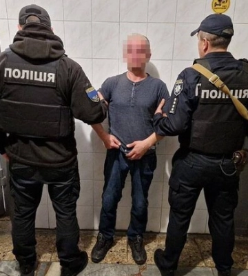Киевлянин в лифте изнасиловал 22-летнюю девушку, угрожая ножом