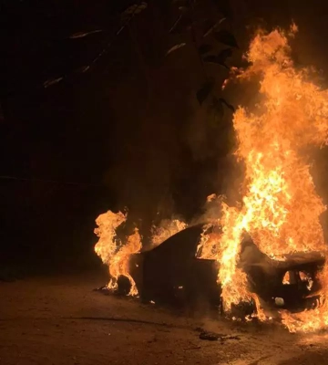У Новомосковську вщент згорів автомобіль