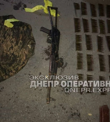 В Днепре у моста нашли рюкзак с оружием