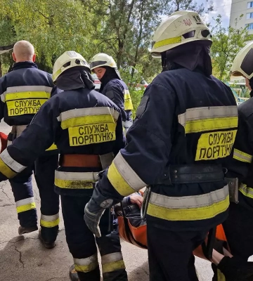 Готував іжу та заснув: у Дніпрі на Тополі чоловік ледве не спалив власну квартиру