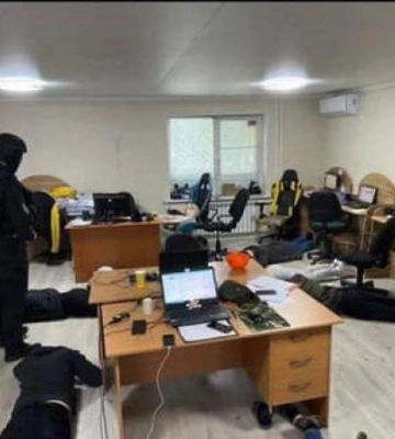 В Киеве разоблачили группу мошенников, которые обманули украинцев за границей на 10 миллионов (видео)