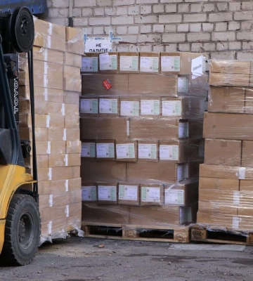 Майже 6 тонн перев’язувальних матеріалів і медзасобів: Дніпро отримав черговий вантаж допомоги