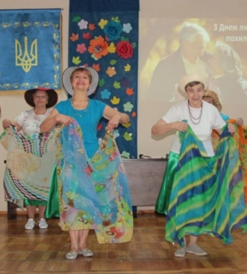 Золота осінь – золотий вік: до Дня людей похилого віку для підопічних Дніпровського терцентру влаштували свято