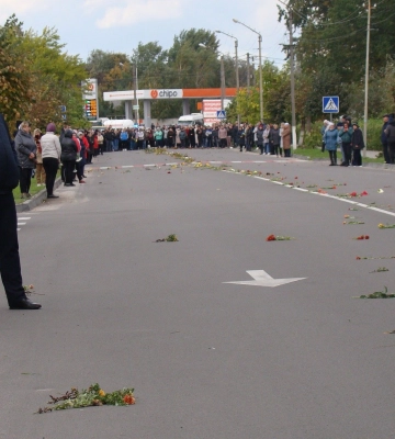 На колінах і зі сльозами на очах: Волинь зустріла тіло Героя Івана Цюп&#039;яшука