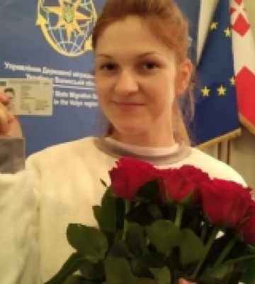 Звільнена з полону Мар&#039;яна Мамонова отримала нові документи у Луцьку
