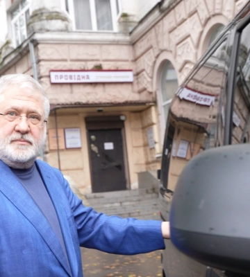 Коломойский посетил НАБУ — с кортежем и сопровождением