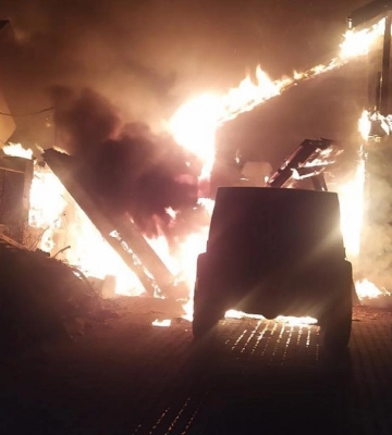 Унаслідок масштабної пожежі на Львівщині згорів житловий будинок та авто Jeep