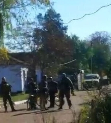 Богуновцы установили украинский флаг над сельсоветом села Нововоскресенское в Херсонской области. ВИДЕО
