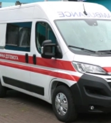 Благодійники з Франції передали громаді на Волині авто швидкої допомоги