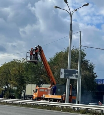 На выезде из Днепра устанавливается новый светофор: что нужно знать
