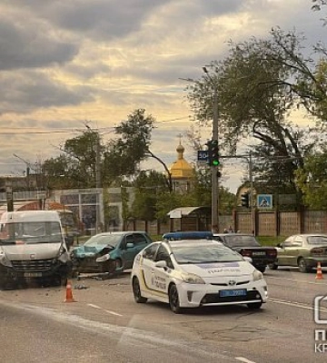У Кривому Розі сталась потрійна ДТП